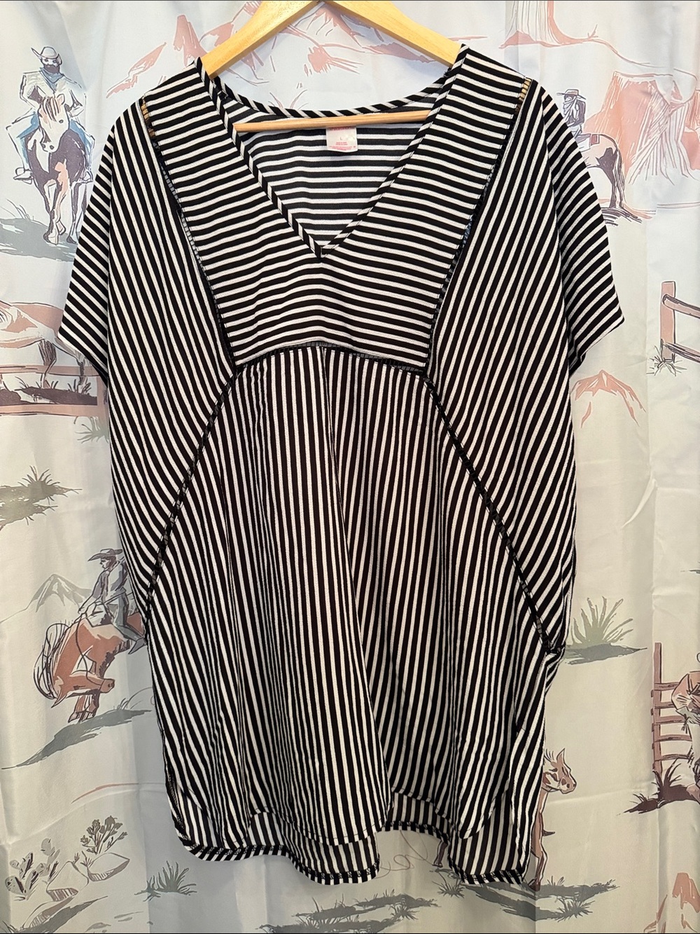 Women's Black and White Striped V-Neck Top